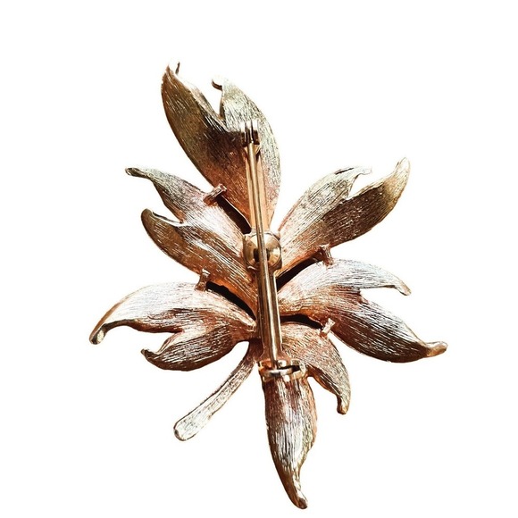 Vintage Gold Tone Open Work Curved Leaf Pin Brooch Mid Century MCM - Picture 2 of 2